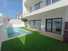 Prestigiosa casa di 184 mq in vendita Almada, Portogallo