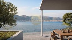 Casa di lusso in vendita a Okrug Donji Split-Dalmatia Okrug