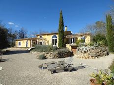 Villa in vendita a Saint-Paul-en-Forêt Provenza-Alpi-Costa Azzurra Var