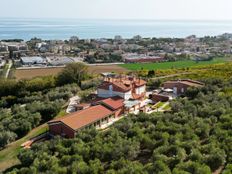Prestigiosa villa di 866 mq in vendita Giulianova, Abruzzo