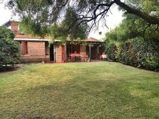 Casa di prestigio  El Bosque, gran fondo, barbacoa,  200 m  del mar, El Bosque, Departamento de Canelones