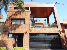 Casa di 400 mq  38 e/ 29 y 30 Nº al 1700, La Plata, Partido de La Plata, Provincia de Buenos Aires