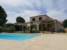 Casa di lusso in vendita a La Roche-sur-Yon Pays de la Loire Vandea