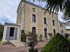 Casa di lusso di 248 mq in vendita La Crèche, Aquitania-Limosino-Poitou-Charentes