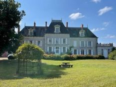 Castello in vendita - Saint-Pierre-le-Moûtier, Francia