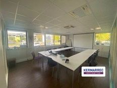 Ufficio di 360 mq in vendita - Saint-Grégoire, Francia