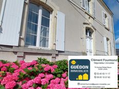 Prestigiosa casa di 230 mq in vendita Laval, Pays de la Loire