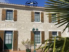 Casa di prestigio di 160 mq in vendita La Jarrie, Aquitania-Limosino-Poitou-Charentes