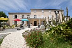 Prestigiosa casa in vendita La Rochefoucauld, Aquitania-Limosino-Poitou-Charentes