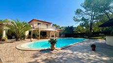 Prestigiosa casa in vendita Nîmes, Francia