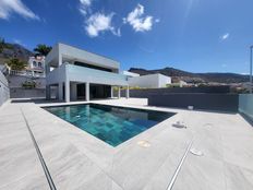 Prestigiosa villa di 450 mq in vendita, Costa Adeje, Spagna