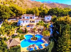 Prestigiosa villa di 520 mq in vendita, Maro, Andalusia