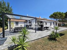 Villa in vendita a Bagnols-en-Forêt Provenza-Alpi-Costa Azzurra Var