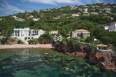 Casa di lusso in vendita a Agay Provenza-Alpi-Costa Azzurra Var