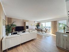 Appartamento di lusso di 92 m² in vendita Saint-Laurent-du-Var, Francia