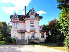 Casa di lusso di 347 mq in vendita Deauville, Normandia