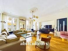 Prestigioso appartamento di 217 m² in vendita 7 Square du Roule, Champs-Elysées, Madeleine, Triangle d’or, Parigi, Île-de-France