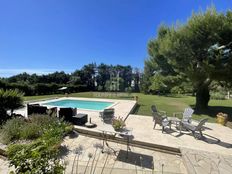 Prestigiosa villa di 218 mq in vendita, Mouriès, Provenza-Alpi-Costa Azzurra