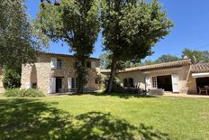 Villa in vendita a Saint-Paul-en-Forêt Provenza-Alpi-Costa Azzurra Var