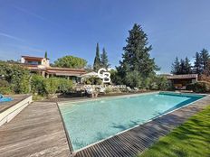 Prestigiosa casa in vendita Bagnols-en-Forêt, Francia