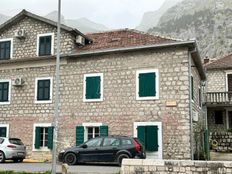 Casa Unifamiliare in vendita a Cattaro Kotor 