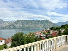 Casa Unifamiliare in vendita a Cattaro Kotor 