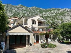 Casa Unifamiliare in vendita a Cattaro Kotor 