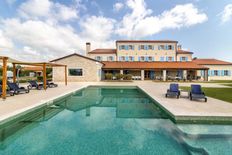 Albergo in vendita a Pola Istria Grad Pula