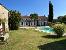 Villa in vendita a Saint-Jean-d\'Angély Nouvelle-Aquitaine Charente-Maritime