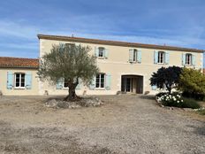 Villa in vendita a Saint-Jean-d\'Angély Nouvelle-Aquitaine Charente-Maritime