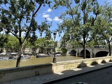 Appartamento in vendita a Beaubourg, Marais, Notre Dame - Ile de La Cité Île-de-France Parigi