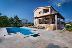 Prestigiosa casa di 294 mq in vendita Svetvinčenat, Istria
