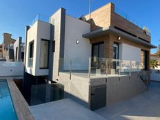 Prestigiosa villa di 310 mq in vendita Torrevieja, Spagna