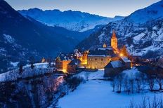 Prestigioso hotel di 3000 mq in vendita Baqueira-Beret, Catalogna