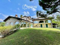 Villa in vendita a Monforte d\'Alba Piemonte Cuneo