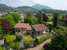 Villa in vendita a Erba Lombardia Como