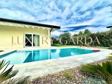 Prestigiosa villa di 259 mq in vendita, Manerba del Garda, Italia