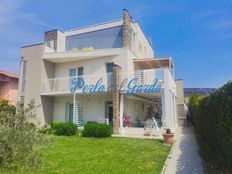 Villa in vendita a Peschiera del Garda Veneto Verona