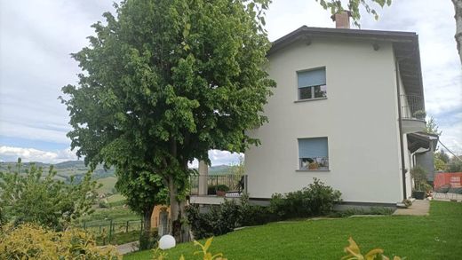 Piso / Apartamento en Alba, Provincia di Cuneo
