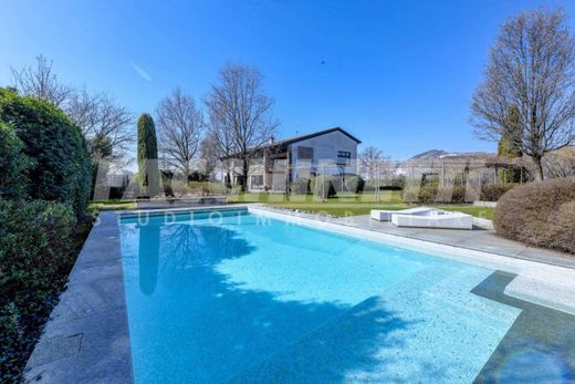 Villa a Mazzano, Brescia