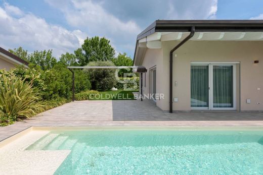 Villa in Calvagese della Riviera, Provincia di Brescia