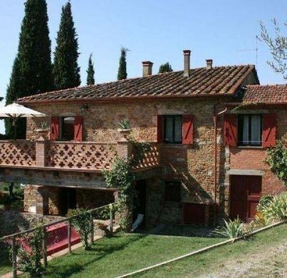 Country House in Castiglion Fiorentino, Province of Arezzo
