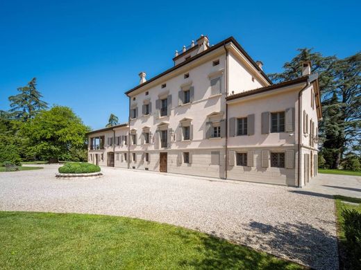 Villa in Quattro Castella, Provincia di Reggio Emilia