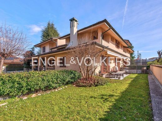 Villa - Cabiate, Provincia di Como
