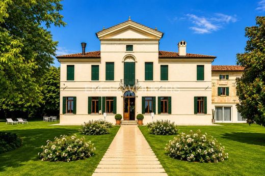 Villa in Nervesa della Battaglia, Provincia di Treviso