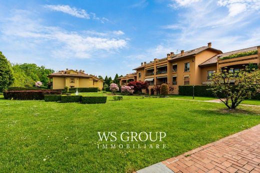 Apartment / Etagenwohnung in Monza, Provincia di Monza e della Brianza