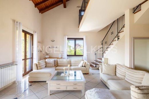 Villa a Mercallo, Varese
