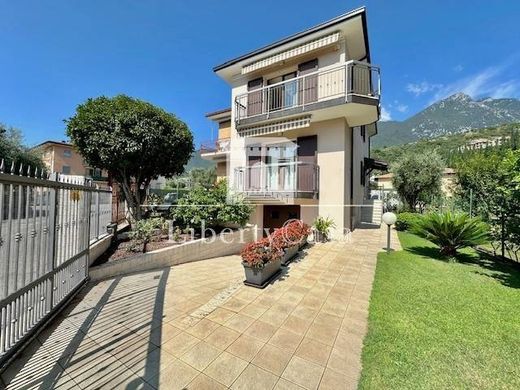 Villa in Toscolano-Maderno, Provincia di Brescia