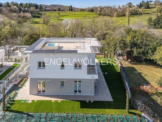 Villa - Perego, Provincia di Lecco
