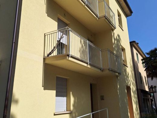 Imola, Bolognaのアパートメント